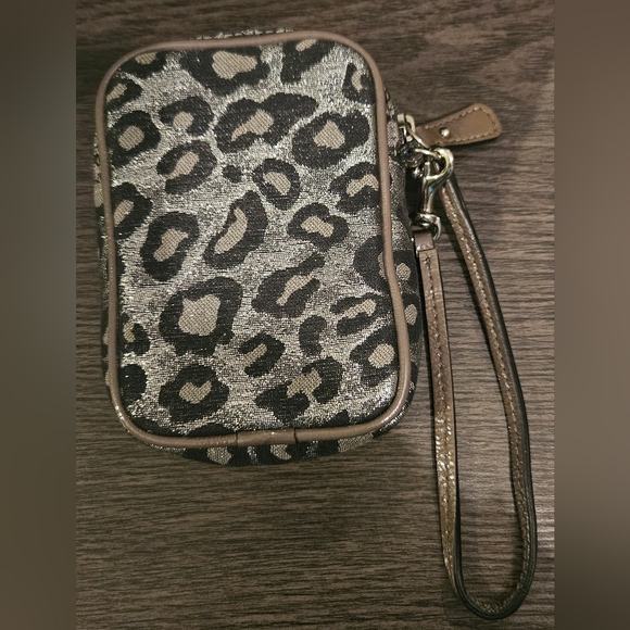 Coach Wristlet Silver Lepord/Cheetah Print - Picture 2 of 7